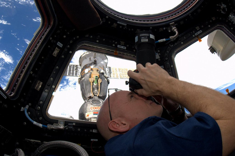 Illustration for article titled Astronaut Scott Kelly on Liquid Salt, a Stinky Station, and Sleeping in Freefall